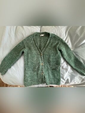 Zara Heathered Forest Green V-Neck Button Cardigan